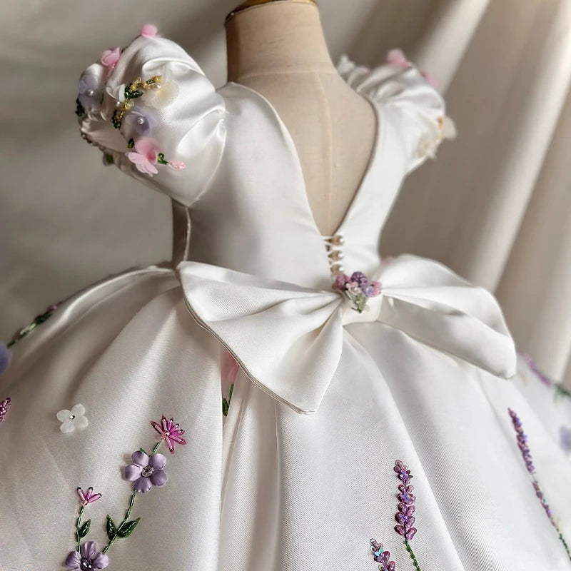 Evelyn - Whitevine